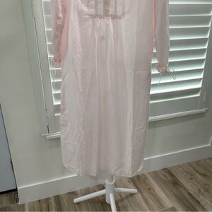 Laura Ashley cotton voile soft pink women’s long nightgown size small. NWOT